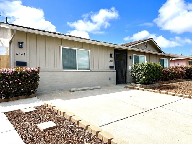 Photo - 6541 Bougainville Rd