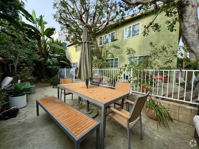 Building Photo - Steps from the famous Venice Boardwalk Unit 127 Vista Pl  02 ACTIVE Rental