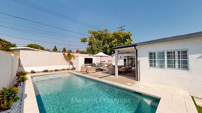 Photo - Beautiful Home with Pool!