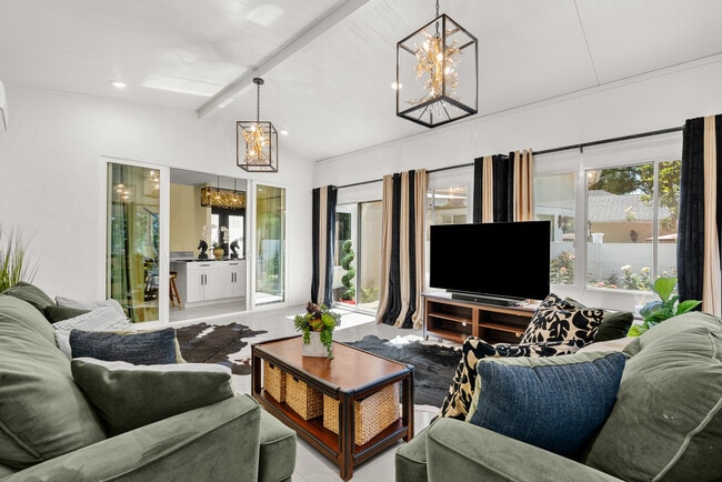 Photo - 17812 Parthenia St