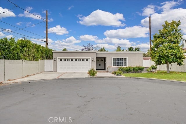 Building Photo - 1015 E Walnut Ave