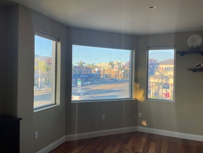 Building Photo - 3972 Albatross St Unit 201