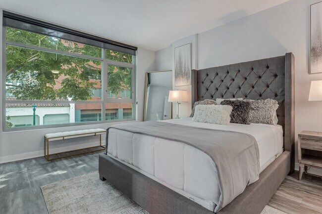 Photo - 425 W Beech St Unit 325