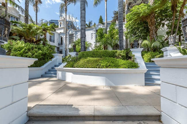 Photo - 8491 Fountain Ave