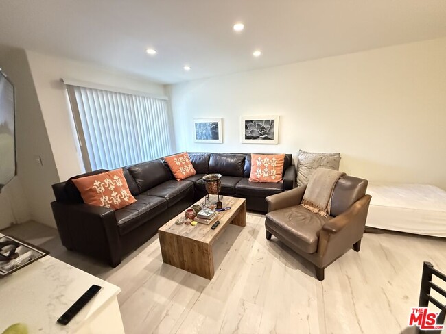Building Photo - 2857 N Los Felices Rd Unit 207