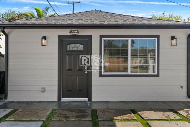 Building Photo - 940 E Anahurst Pl