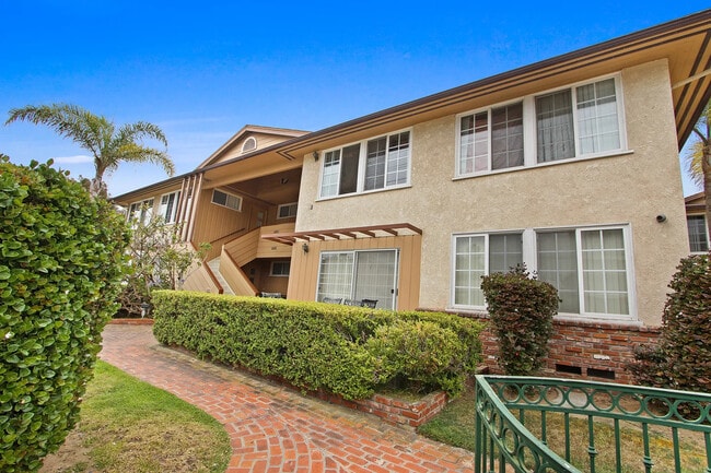 Building Photo - Lion's Grove A Unit 6652