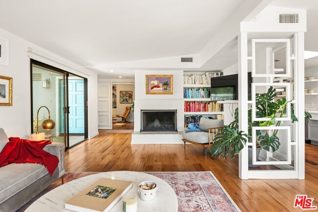 Building Photo - 3744 Buena Park Dr