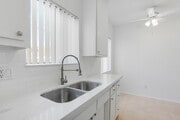 Photo - 323 E Chestnut St