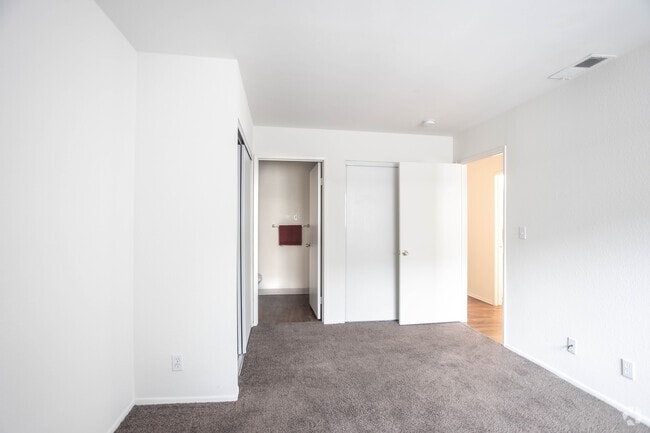 2BR, 2BA-900 SF - Windward Isle