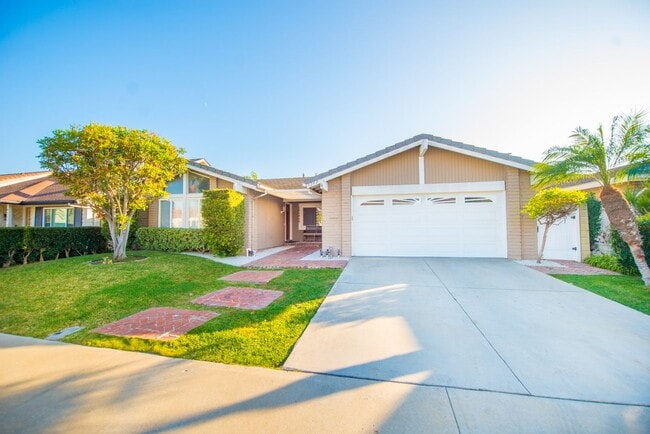 Building Photo - Fountain Valley Rental