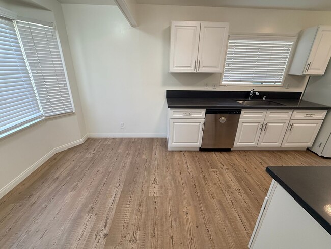 Photo - 4 bedroom home in LB with Large backyard now ready to rent!