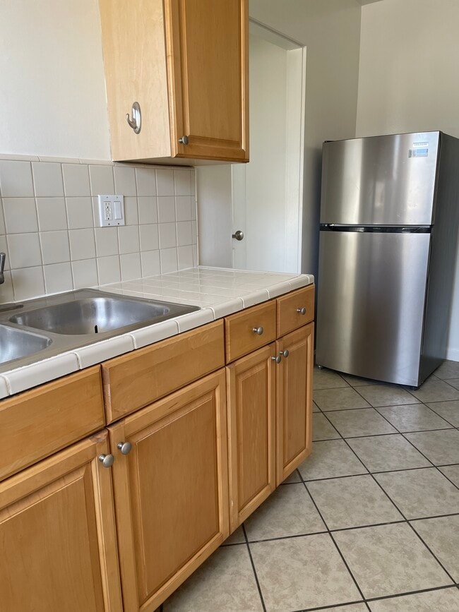 Photo - 811 Broadway St