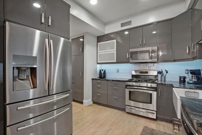 Building Photo - 16123 Sunset Blvd