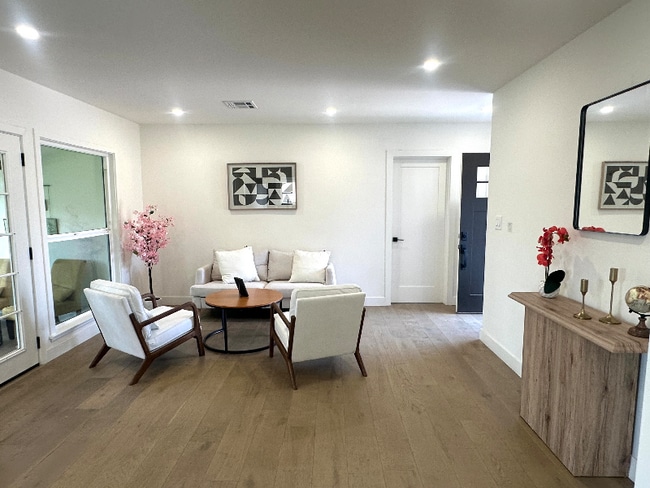 Photo - 16913 Covello St