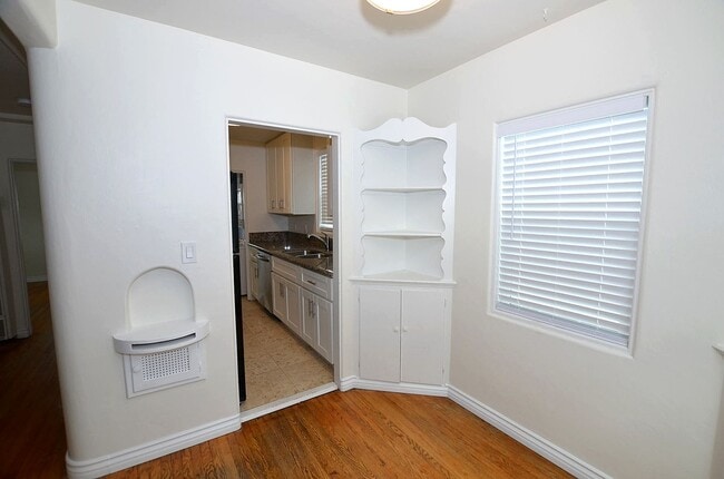 Photo - 1Bd/1Ba Home, large back yard. 1 Car garage.