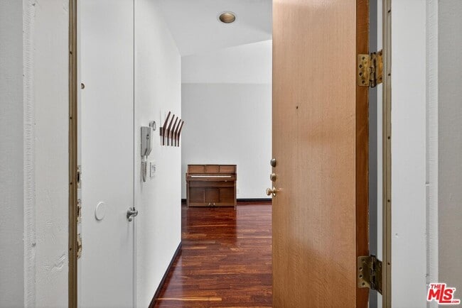 Photo - 1653 Micheltorena St Unit 3