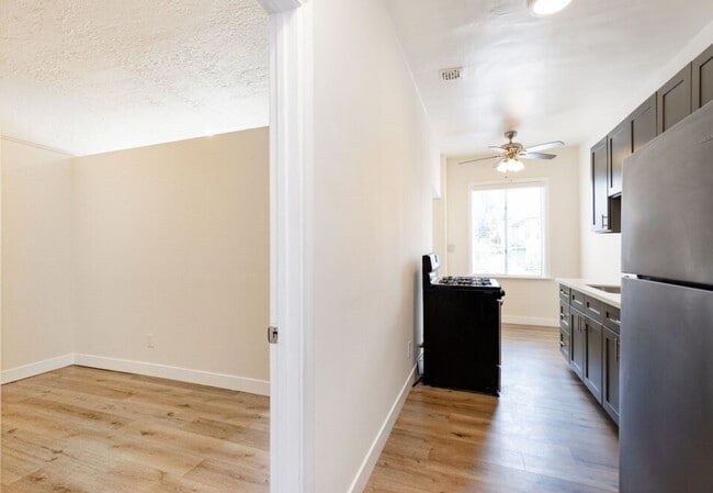 Photo - Spacious Junior 1 Bedroom Oakwood/East Hollywood