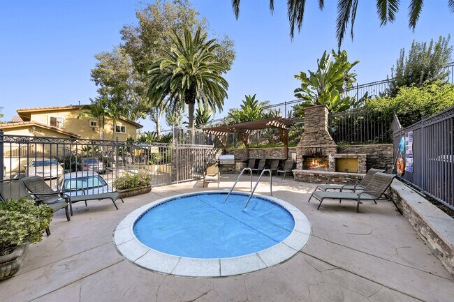 Photo - "Charming 2-Bed, 2-Bath in Heart of San Diego – 820 Sq Ft of Modern Living!" Unit 206