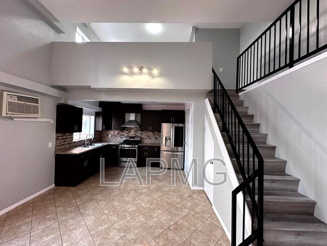 Photo - 432 N Kingsley Dr