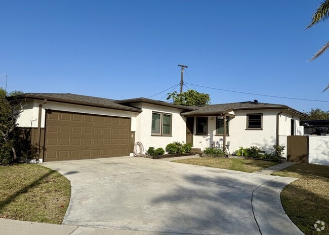 Building Photo - 5530 W 133rd St Rental
