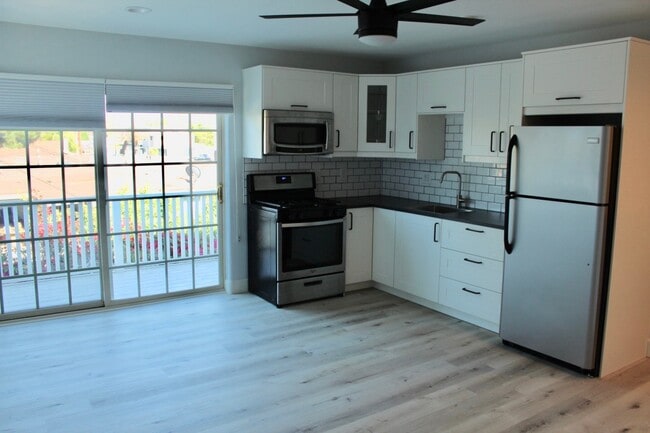 Building Photo - 2252 Cornell Dr Unit B