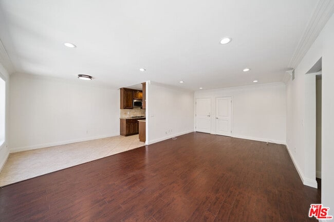 Photo - 133 N Swall Dr Unit 102