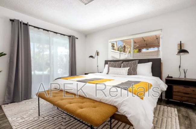 Photo - 547 N Sunrise Way