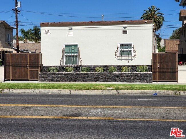 Photo - 5918 S Figueroa St House