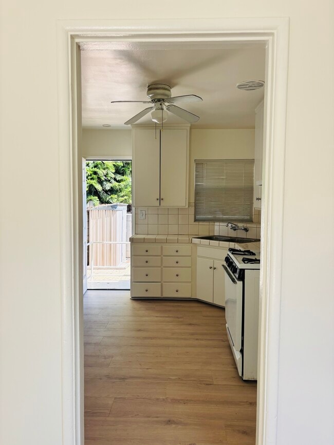 Kitchen - 836 Fischer St Unit D