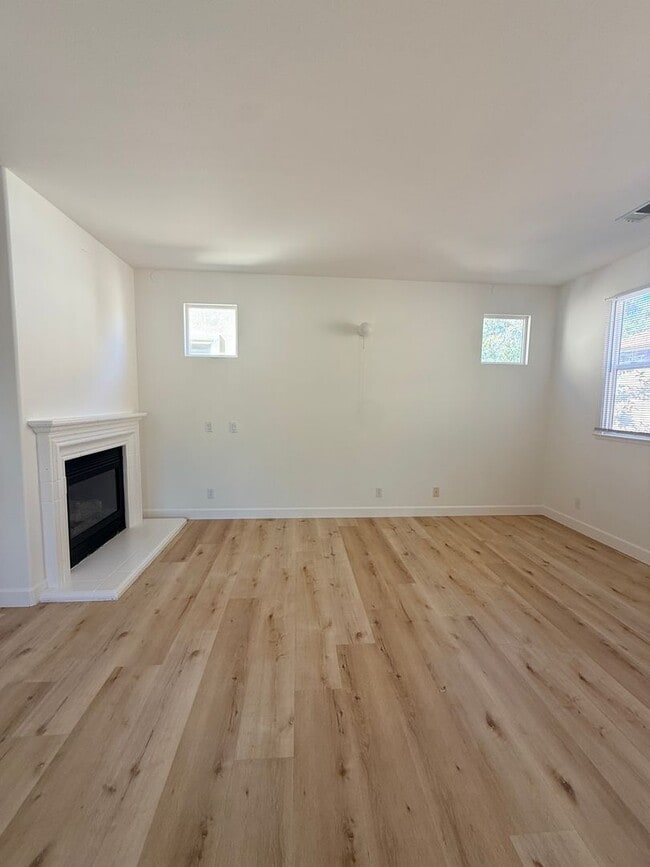 Photo - Beautiful Tri-Level Home in Prestigious Oa...