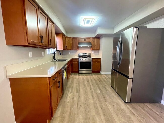 Photo - 3035 S Palm Grove Ave Unit 3035 South Palm Grove Ave, Los Angeles