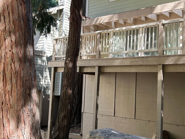 Building Photo - 209 Cool Creek Ln Unit 10