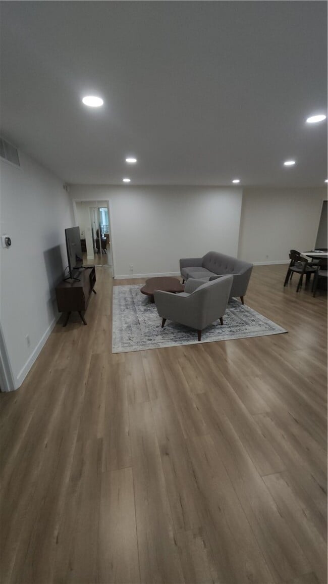 Building Photo - 9950 Durant Dr Unit 209