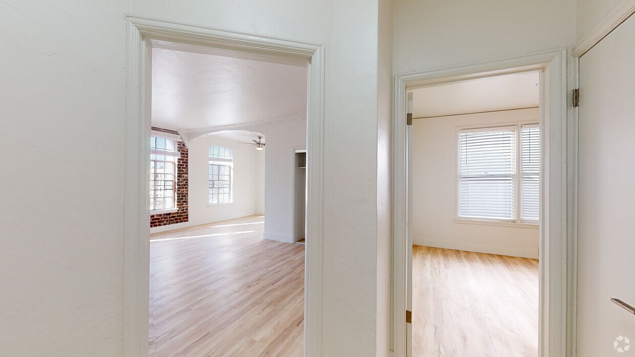 3D Tour - Spacious Apartment in Koreatown