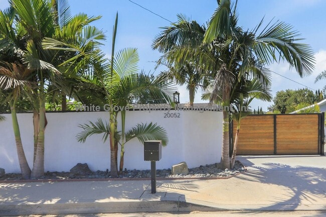 Building Photo - Rare Gated Orange Park Acres 3 Bedroom Property Featuring a Commercial Workshop & Studio