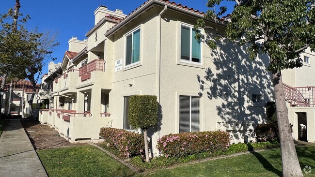 Building Photo - Cute Upgraded 2 bedroom/2 Bath Rental