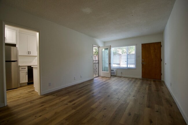 Photo - 527 Serrano Ave Unit 02