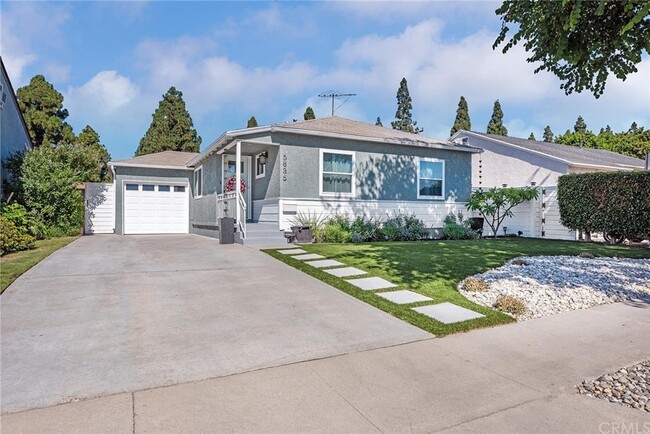 Building Photo - 5635 Pimenta Ave