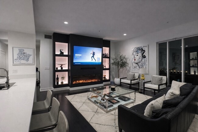 Photo - 300 E 4th St Unit 402