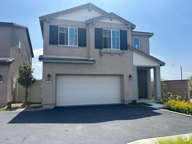 Building Photo - Modern, Energy-Efficient 3-Bedroom Lake El... Rental