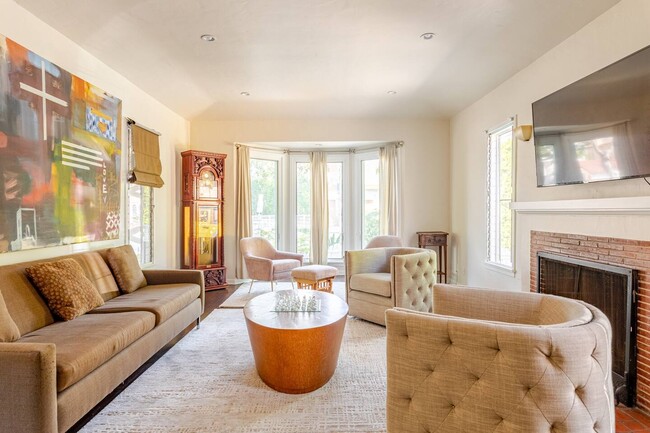 Photo - 630 N Gardner St Unit House