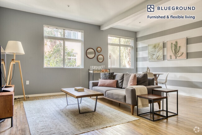 Building Photo - 8601 Lincoln Blvd Rental