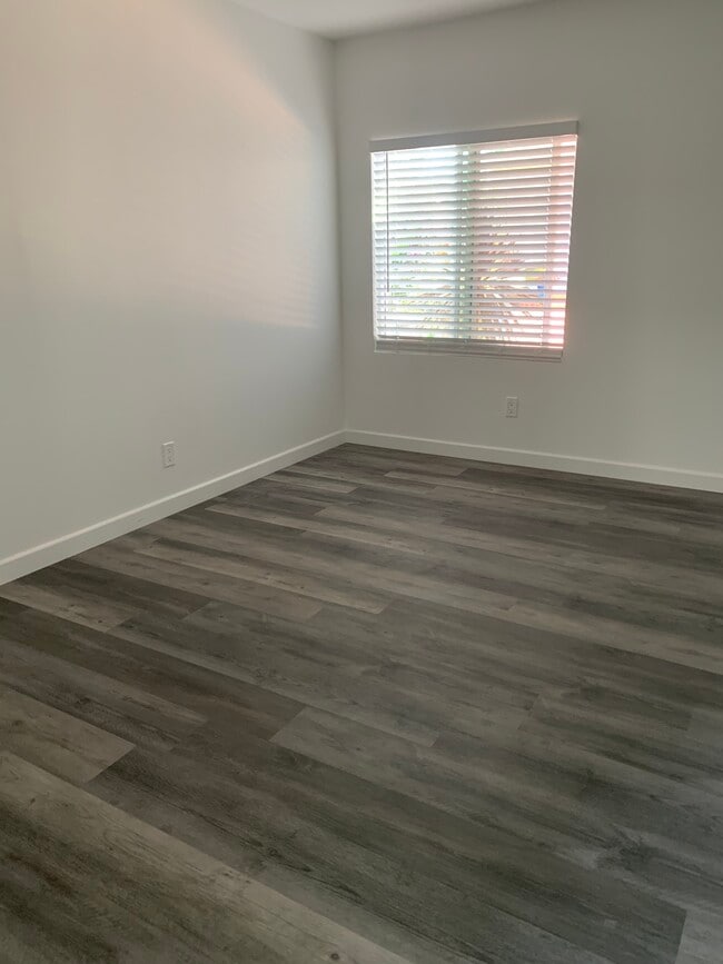 Photo - 1102 Centinela Ave