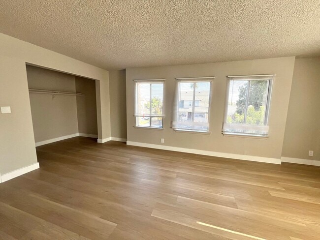 Photo - 1101 W 45th St Unit 12