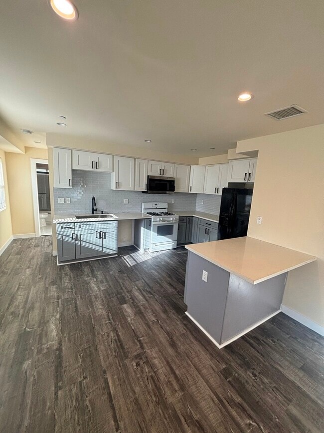 Photo - 1651 W 85th St