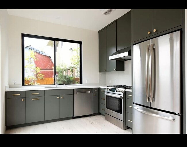 Photo - 633 Palms Blvd