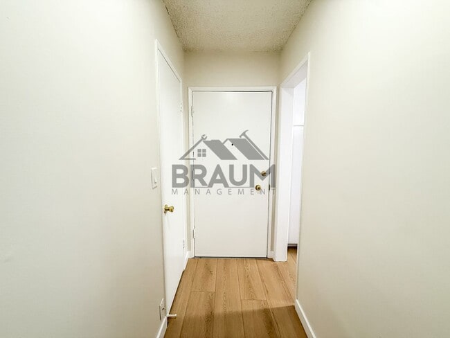 Photo - 6039 Whitsett Ave Unit 201