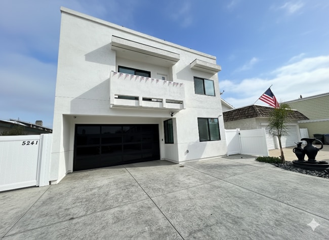 Building Photo - Brand New Custom Home with Ocean Views and...