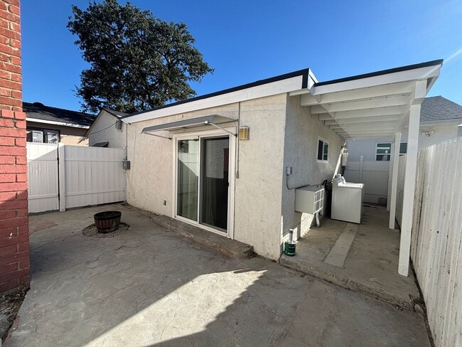 Building Photo - 8060 Kyle St Unit 8060